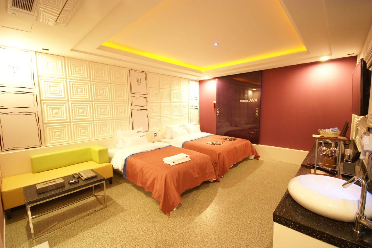 Ava Hotel Changwon (آوا هتل چانگوون) 