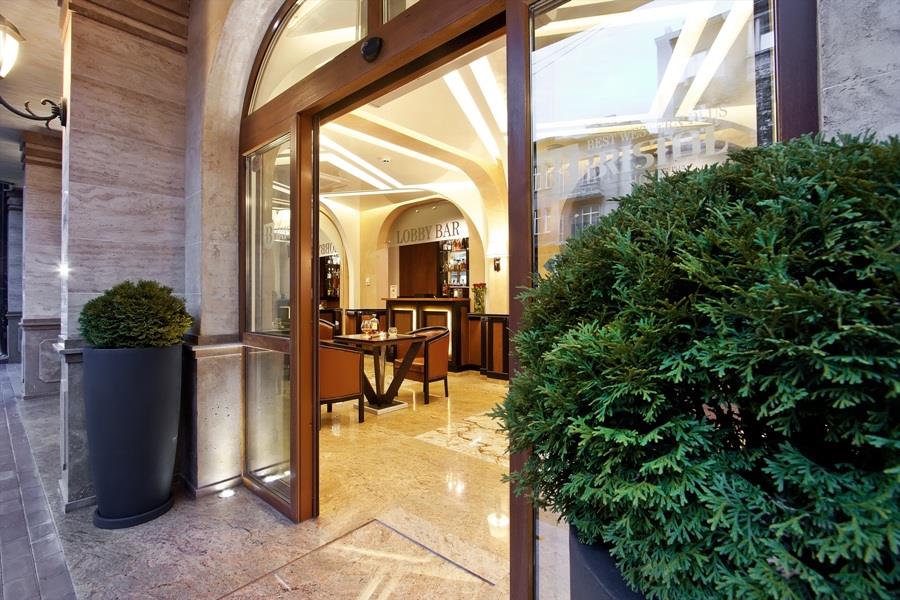 Best Western Plus Bristol Hotel Lobby
