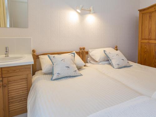 1 Hazeldene Salcombe 