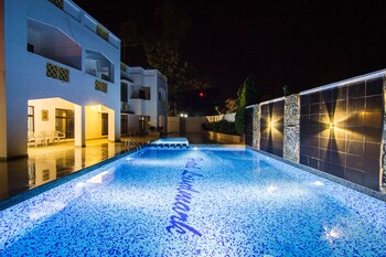 Hotel Landmark Pool