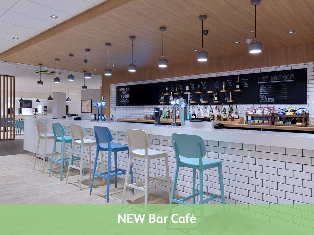 Travelodge Gatwick Airport Central Bar Cafe