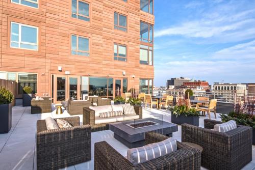 Bluebird Suites Near South Station 