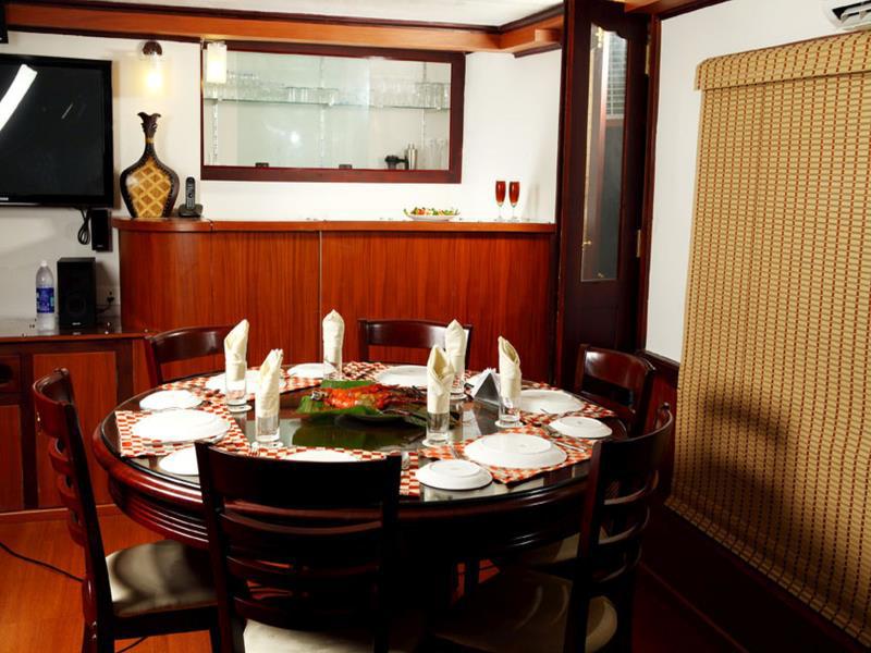 Grand Nirvana Super Luxury House Boat 