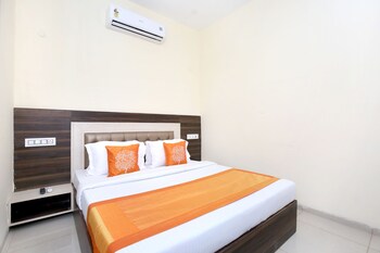 Oyo 10832 Hotel Jb 2 Guestroom