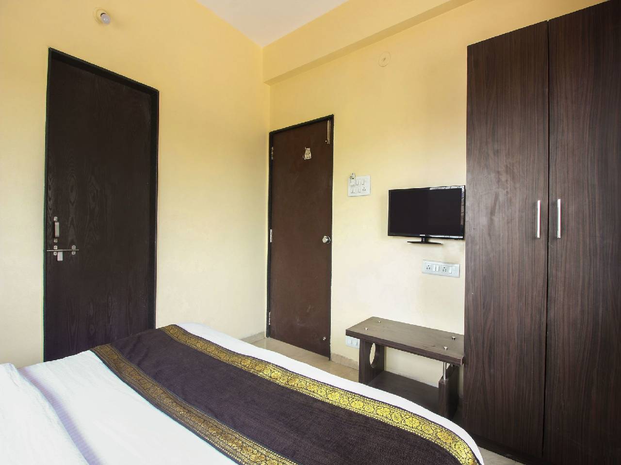 Oyo 12355 Hotel New Jagdamba Lodging 