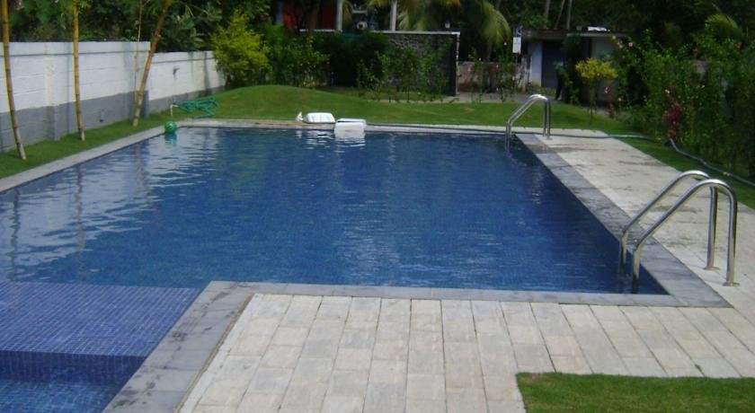 Rendezvous Beach Resort 