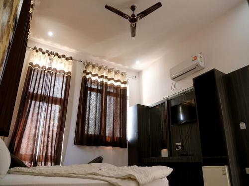 Hotel Shaktideep & Restaurant 
