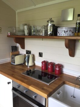 Dawn Chorus Holidays In-Room Kitchen