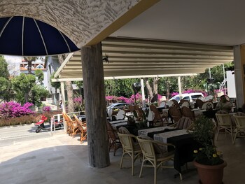 Twenty One Hotel Hotel Bar