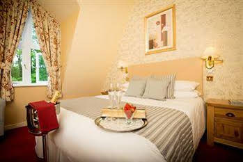 Glen Yr Afon House Hotel 