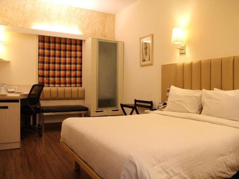 Golden Tulip Essential Room