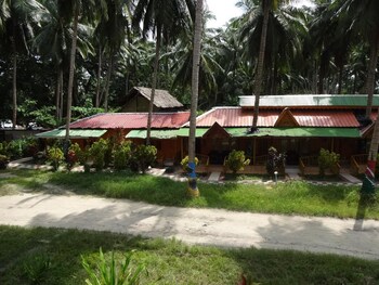 Gold India Beach Resort Exterior