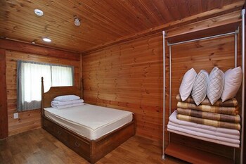 Muju Moon River Pension Guestroom