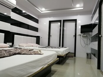 Hotel Laabh Guestroom