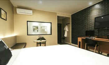 The Hotel Changwon Guestroom