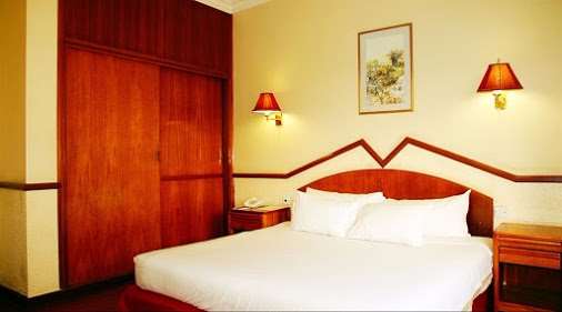 New Ambassador Hotel z