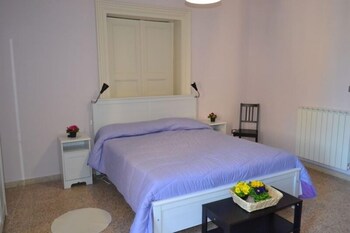 Etna Akmè Guestroom