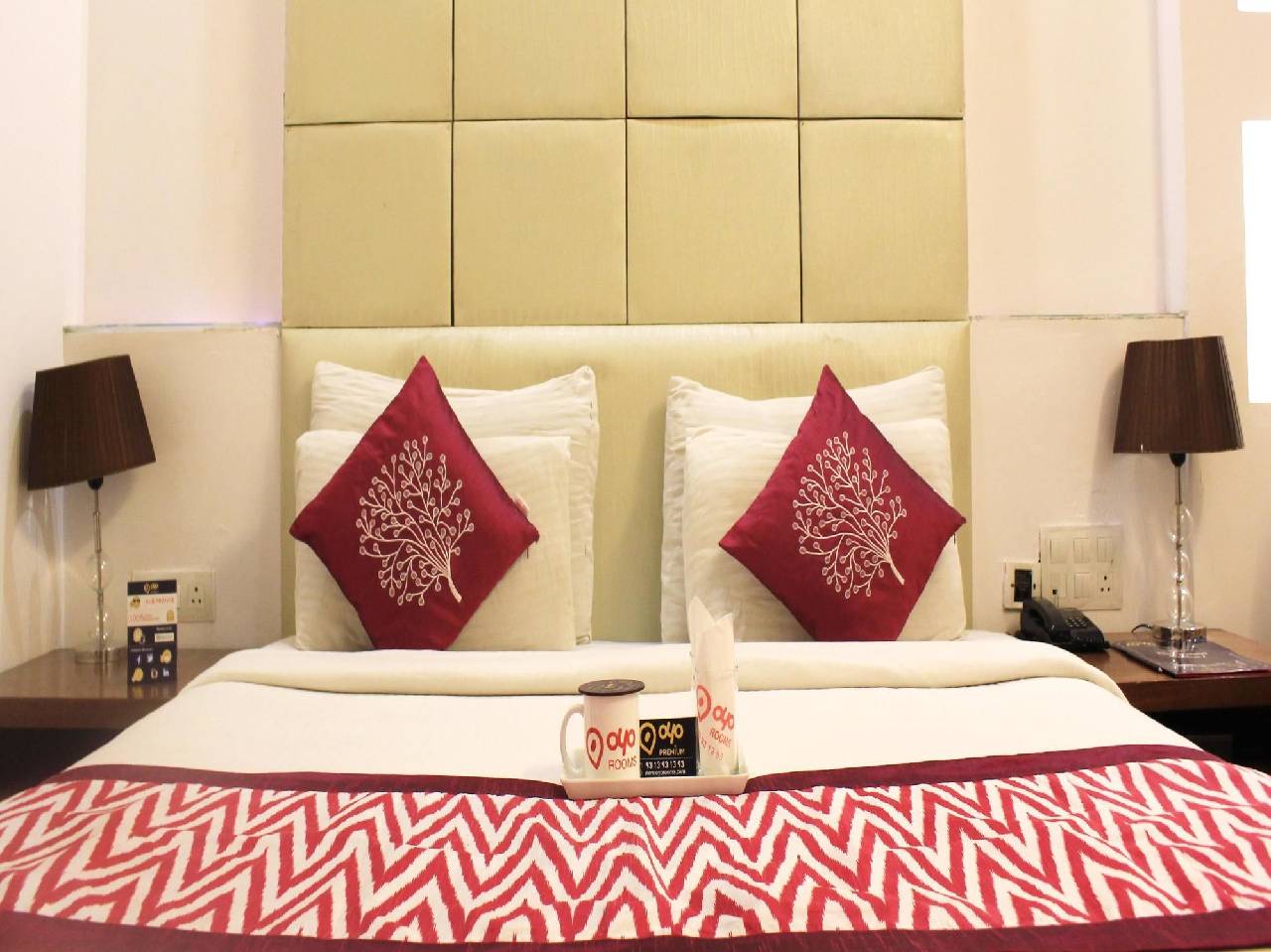 Oyo Premium Neelam Chowk 