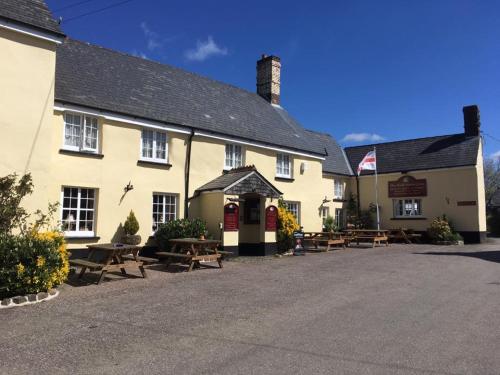 Half Moon Inn 