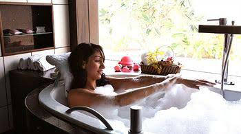 Leonia Holistic Destination 