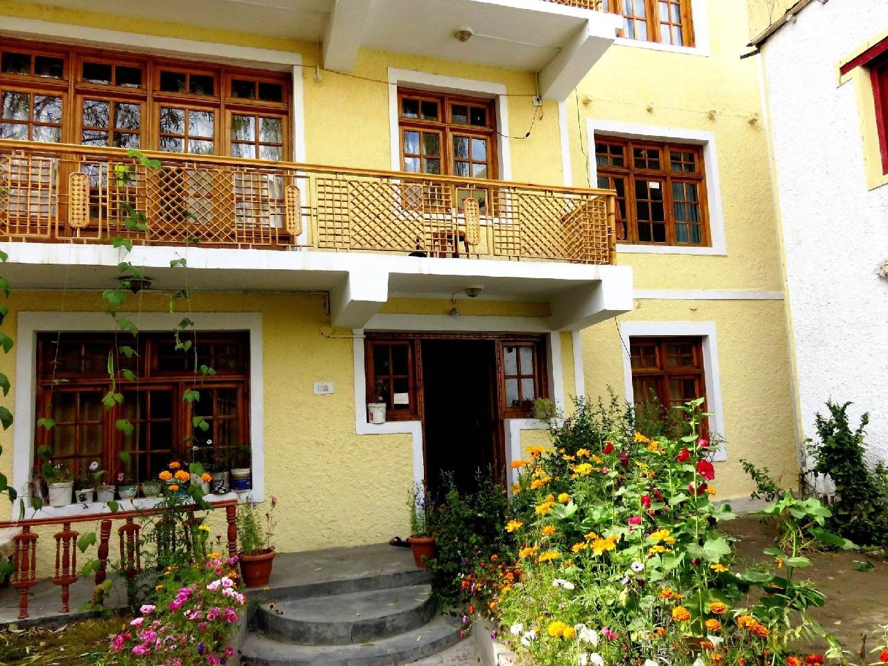 Rahela Guest House & Home Stay 