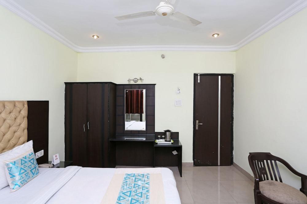Oyo 8909 Hotel Grand 
