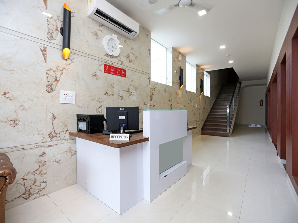 Oyo 16768 Hotel Lotus Grand Reception