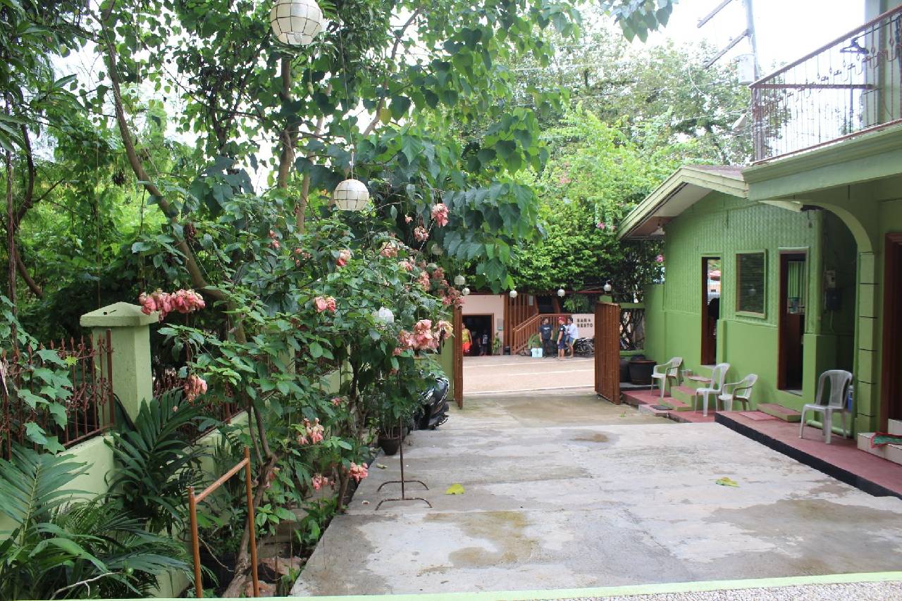 Coron Village Lodge 