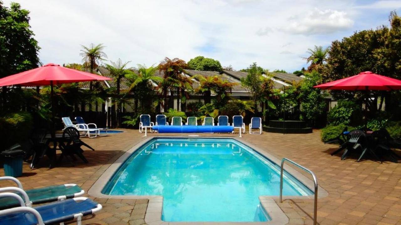 Alpin Motel & Conference Centre (آلپین موتل و كونفرنس سنتر) 
