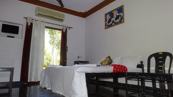 Thomson House Guestroom