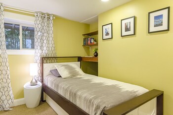 6 Luxurious 6br Seattle Home Guestroom