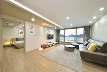 Geoje Jisefo Family Residence Featured Image