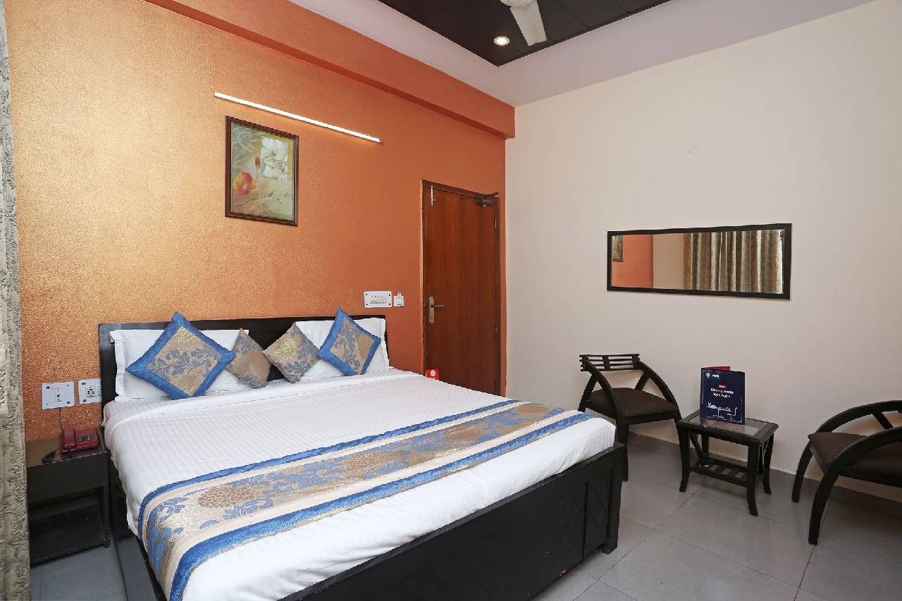 Oyo 12722 B K House 