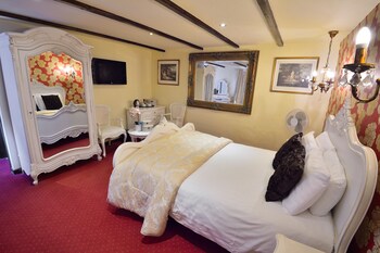 Roundabout Hotel Guestroom