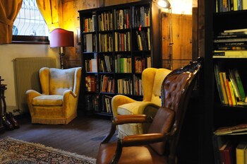 Hotel Montana Library