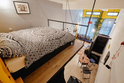 Funky Loft Hotel Description