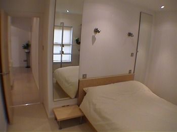 Earle House Serviced Apartments Guestroom