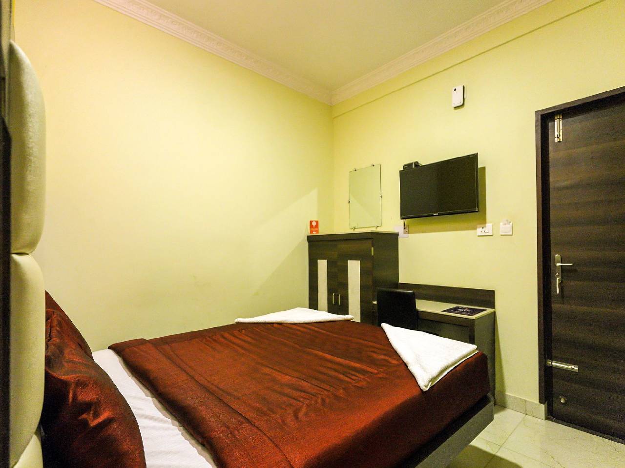 Oyo 7987 Hotel Carnation 