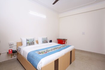 Oyo 9381 Near Dlf Cyber City Guestroom