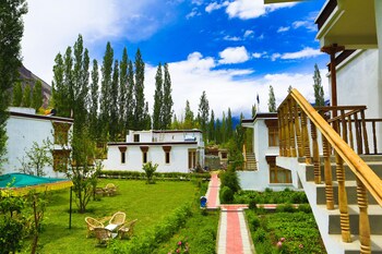 Hunder Resort Garden