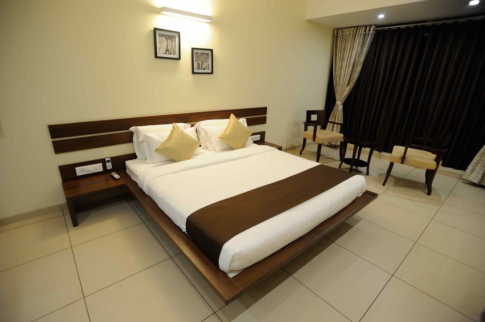 Hotel 3 Leaves Kolhapur Guestroom View
