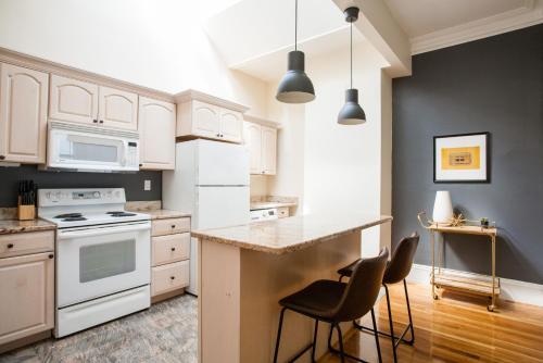 On Newbury St Apt 41 