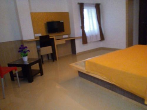 Hotel Aadhi 