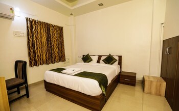 Lofty Seasons Service Apartments Guestroom