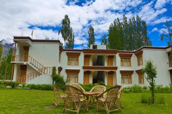 Hunder Resort Garden