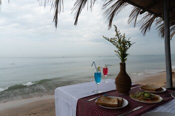 Vista Praia Beachfront Cottages Breakfast Area