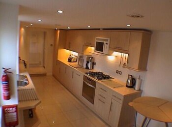 Earle House Serviced Apartments In-Room Kitchen