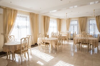 Rus Hotel Breakfast Area