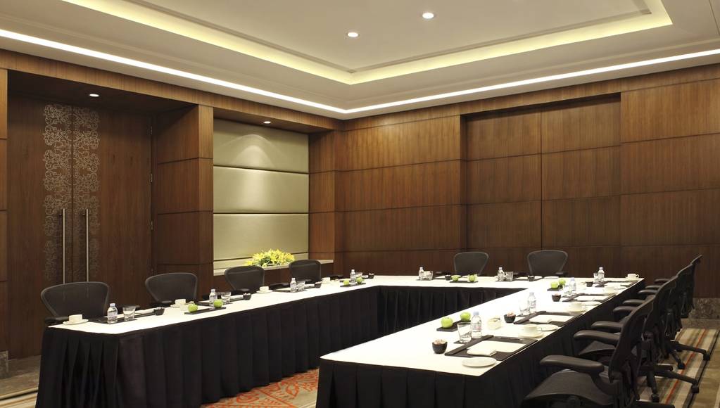 The Leela Ambience Gurgaon Hotel & Residences Cedar meeting room panorama