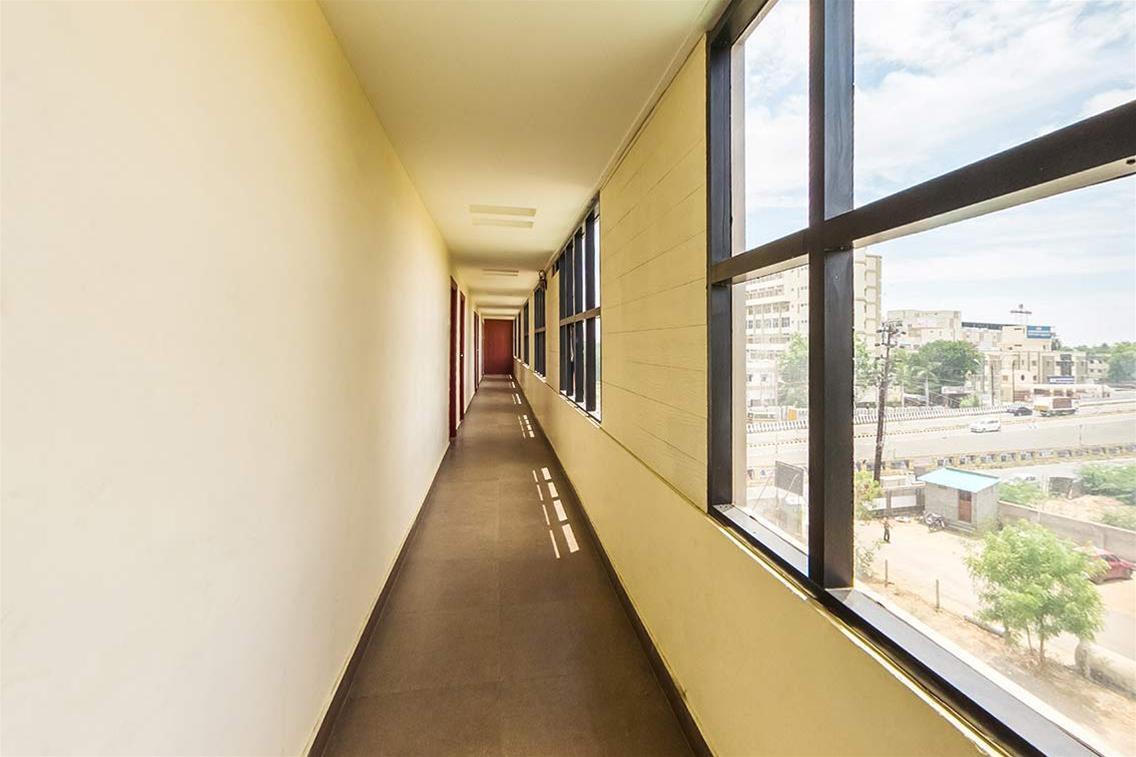 Hotel Imperial Regency (هتل ایمپریال ریجنسی) 